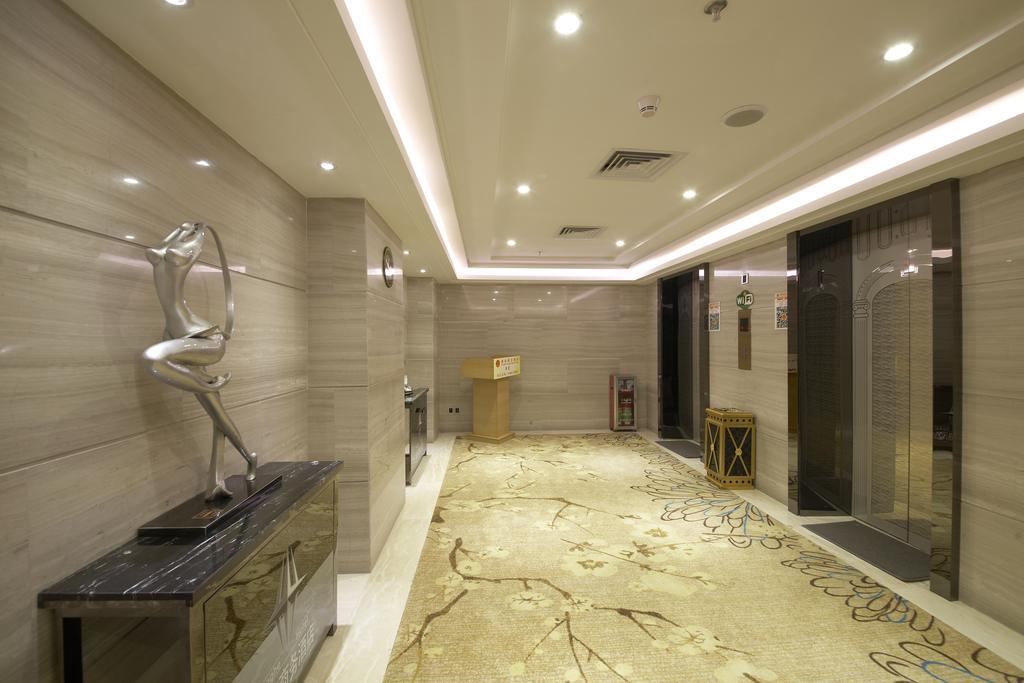 V8 Hotel Train Station Guangzhou Bagian luar foto