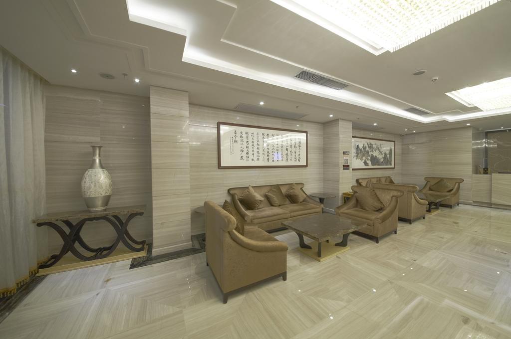 V8 Hotel Train Station Guangzhou Bagian luar foto