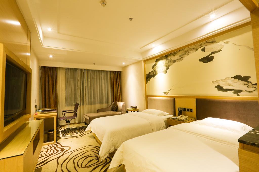 V8 Hotel Train Station Guangzhou Bagian luar foto