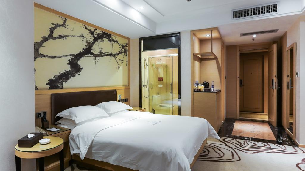 V8 Hotel Train Station Guangzhou Bagian luar foto