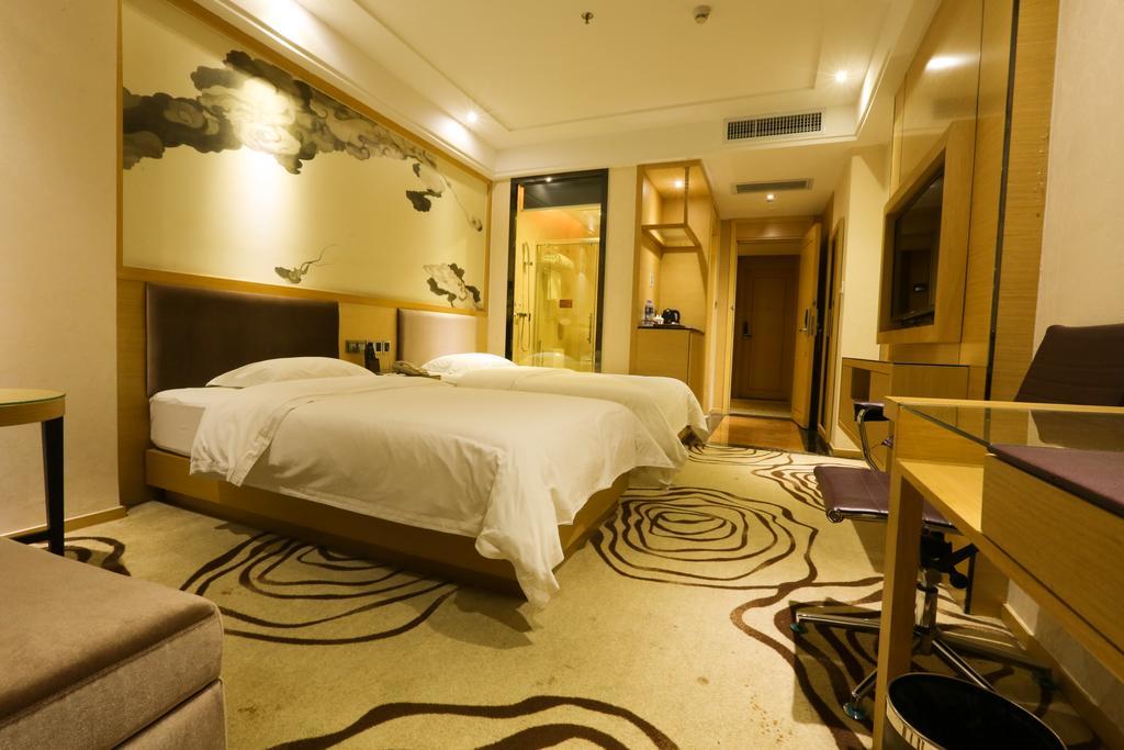 V8 Hotel Train Station Guangzhou Bagian luar foto