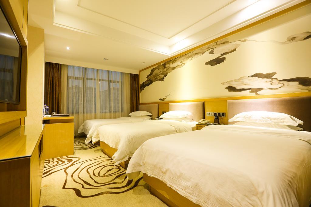 V8 Hotel Train Station Guangzhou Bagian luar foto