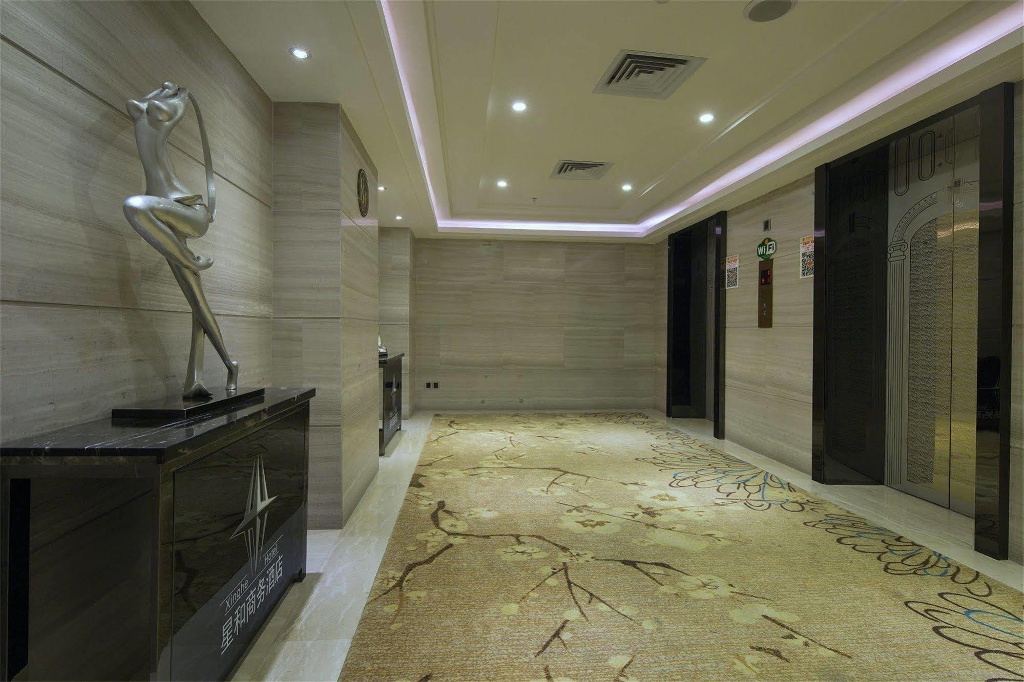 V8 Hotel Train Station Guangzhou Bagian luar foto