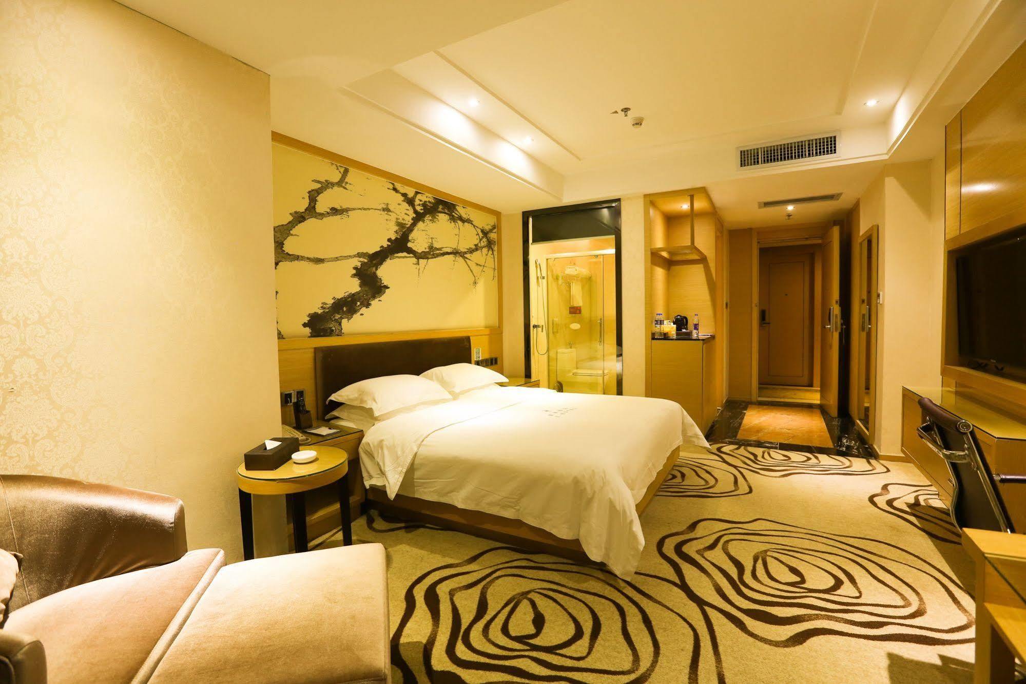 V8 Hotel Train Station Guangzhou Bagian luar foto