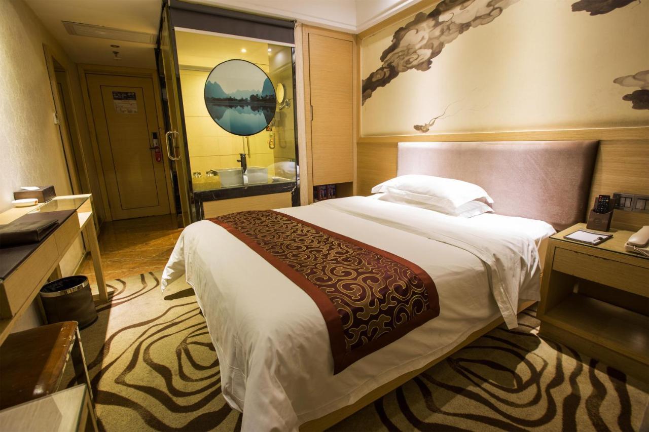 V8 Hotel Train Station Guangzhou Bagian luar foto