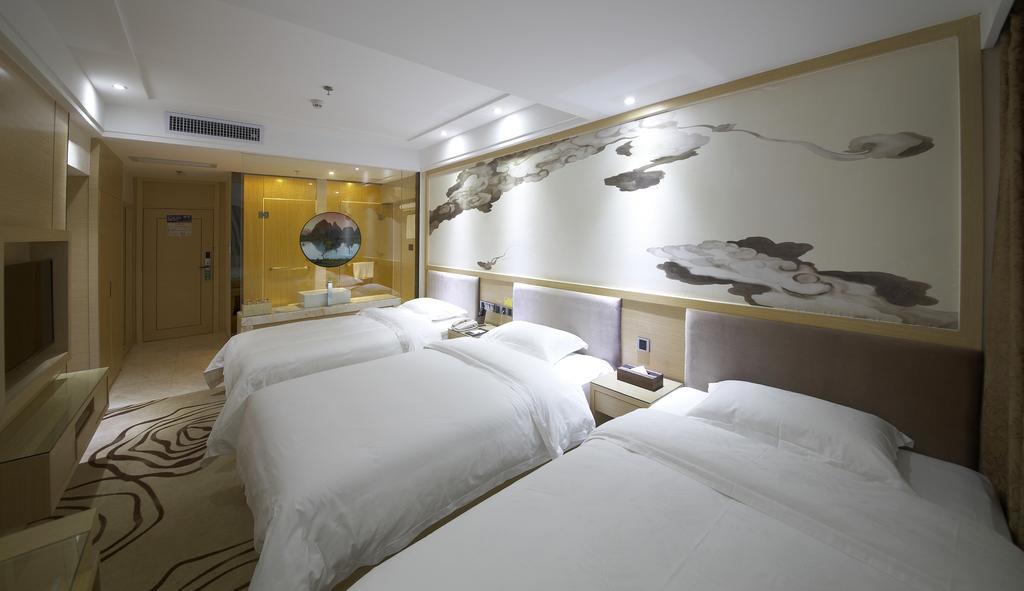 V8 Hotel Train Station Guangzhou Bagian luar foto